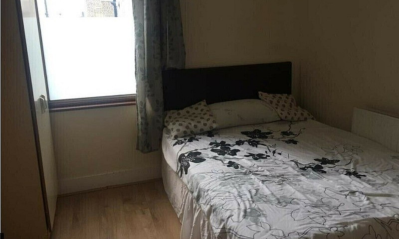 Double Room In A Hou...