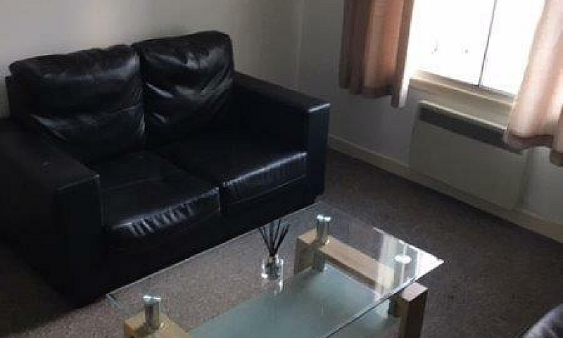 1 Bedroom Flat In Tr...
