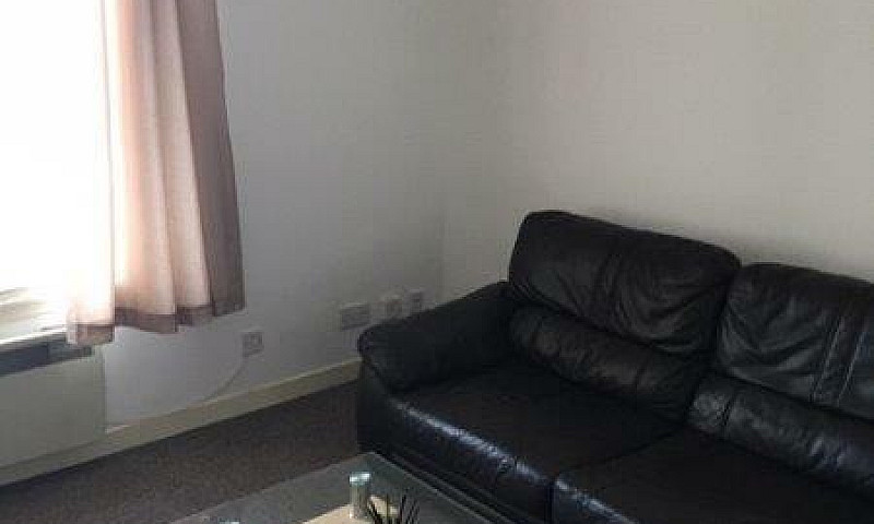 1 Bedroom Flat In Tr...