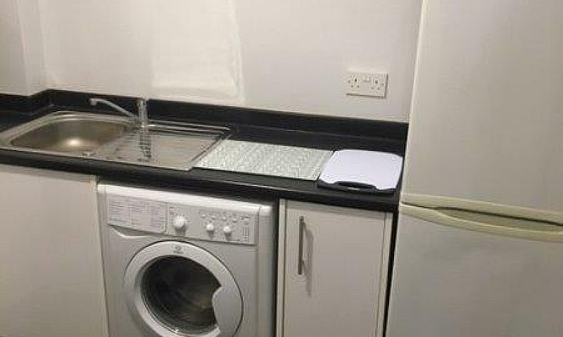 1 Bedroom Flat In Tr...