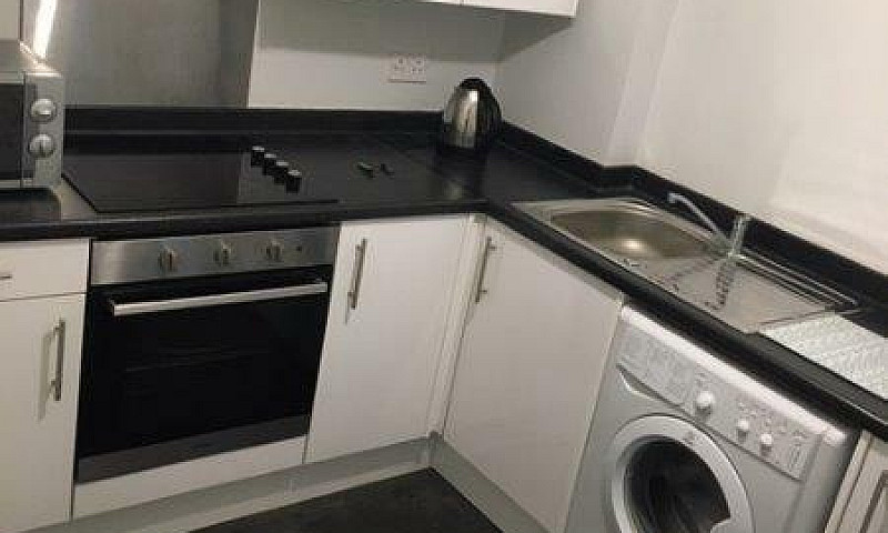 1 Bedroom Flat In Tr...