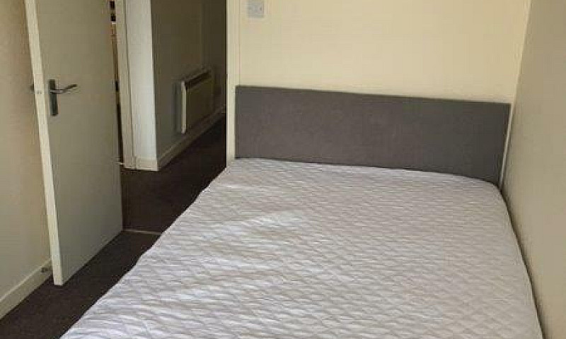 1 Bedroom Flat In Tr...