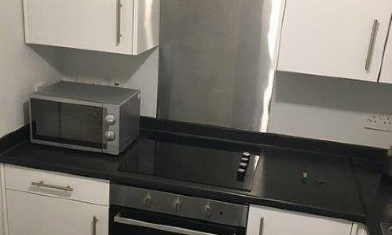 1 Bedroom Flat In Tr...