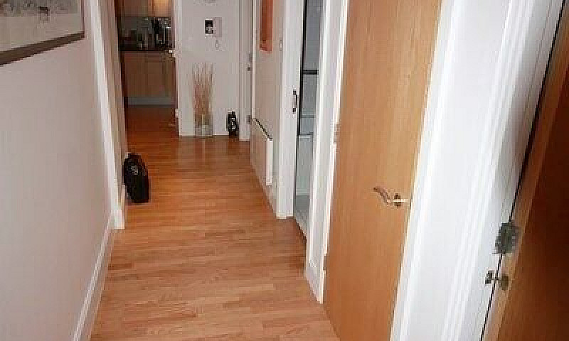 2 Bedroom Flat In Ea...
