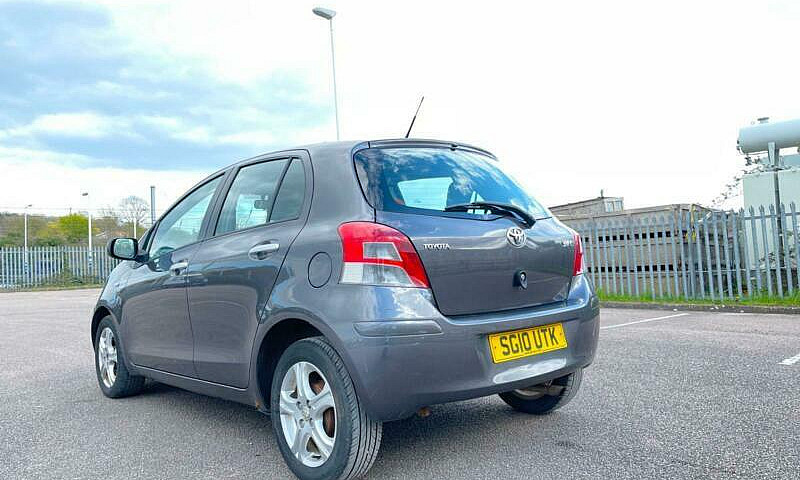 2010 Toyota Yaris 1....