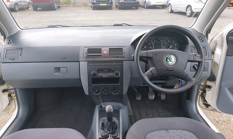2002 Skoda Fabia  
P...