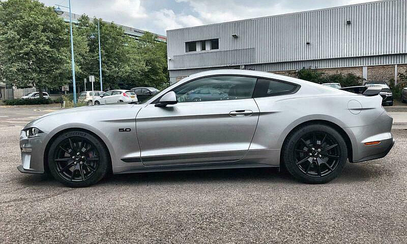 2020 Ford Mustang 5....
