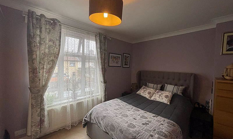 1 Bedroom Flat In Cr...
