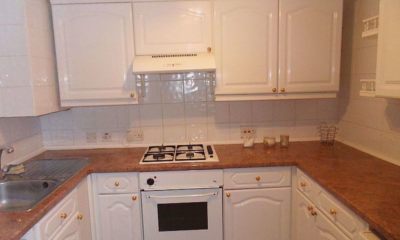 2 Bedroom Flat In Ha...