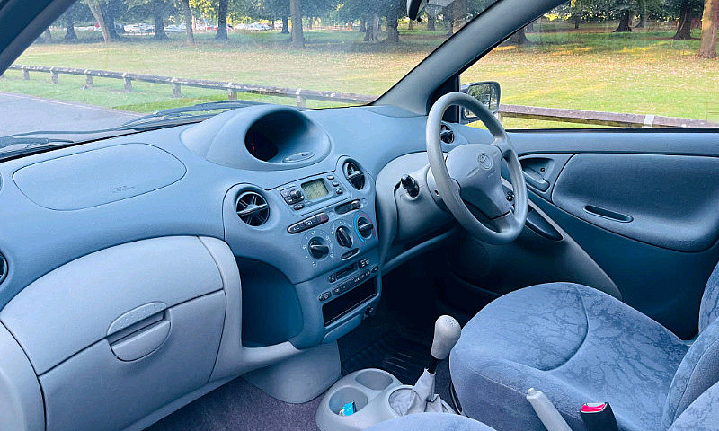 Toyota Yaris 2003 1....