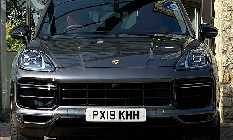 2019 Porsche Cayenne...