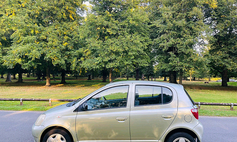 Toyota Yaris 2003 1....