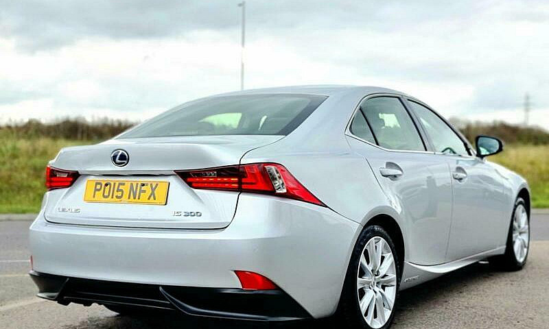 2015 Lexus Is 300H E...