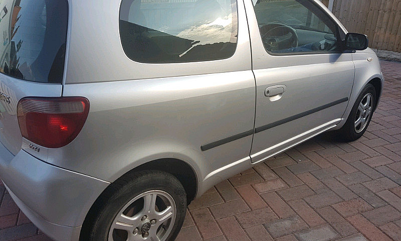 2003 Toyota Yaris/Vi...