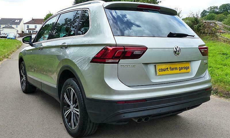 2017 Volkswagen Tigu...