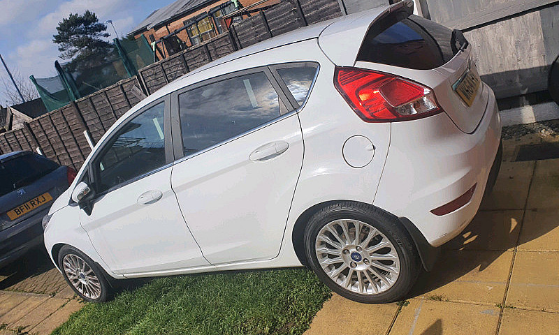 Ford Fiesta  Titaniu...
