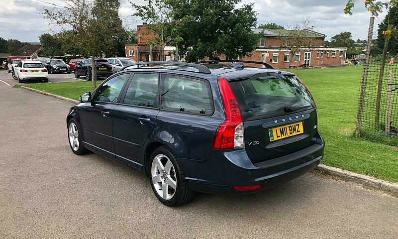 2011 11 Volvo V50 1....