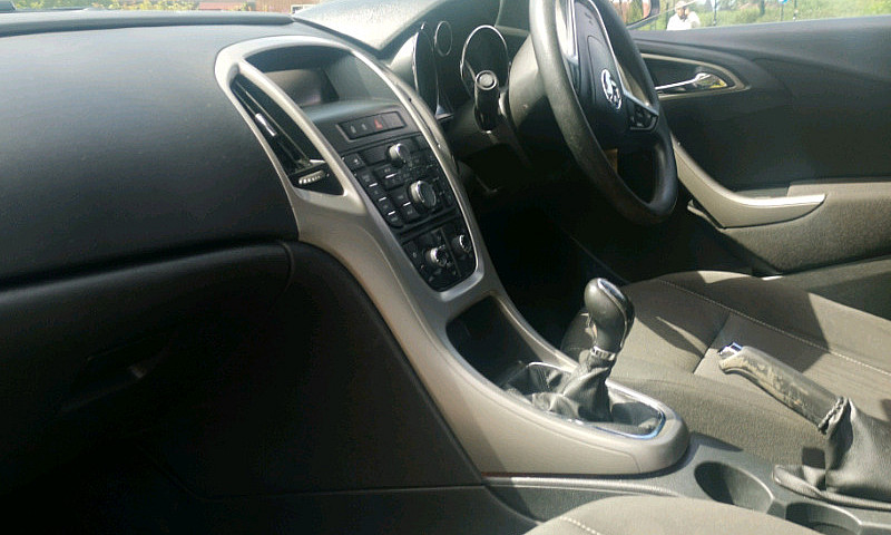 2012 Vauxhall Astra ...