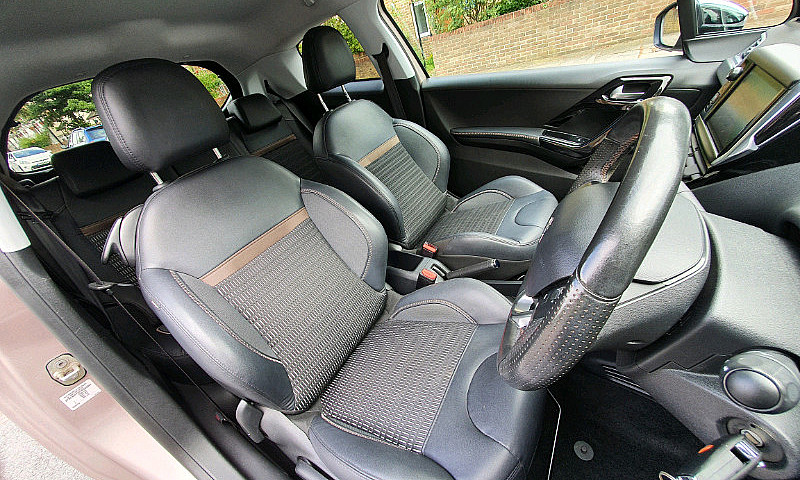 Peugeot 208 Allure P...