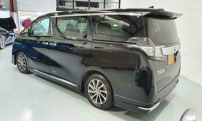 2016 Toyota Vellfire...