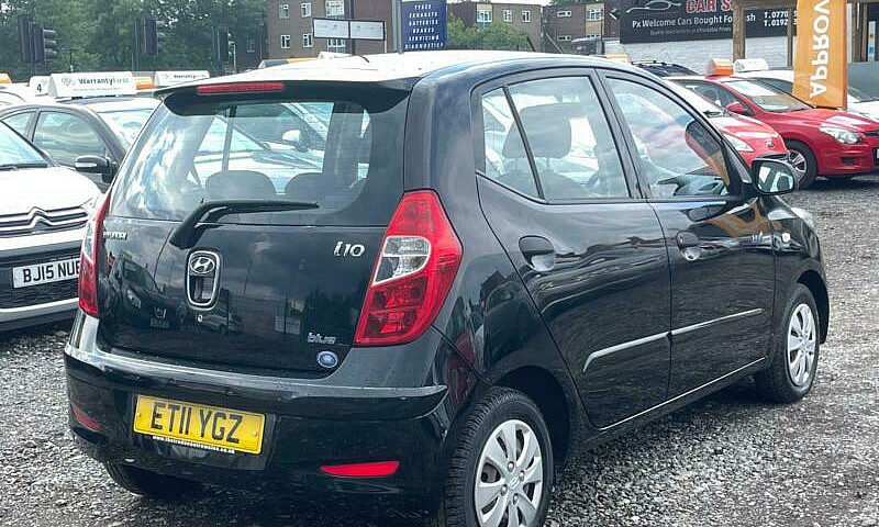 * 2011 Hyundai I10 1...