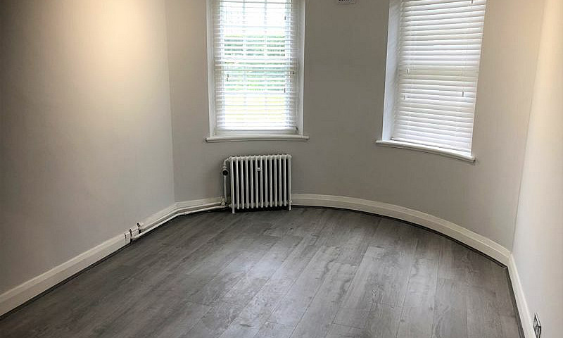 2 Bedroom Flat In Br...