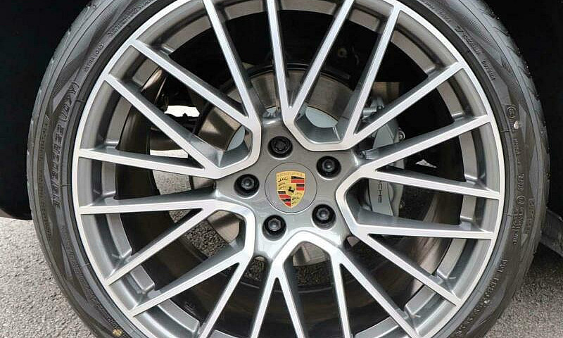 2021 Porsche Cayenne...