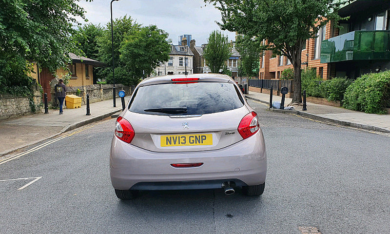 Peugeot 208 Allure P...