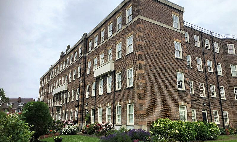 2 Bedroom Flat In Br...