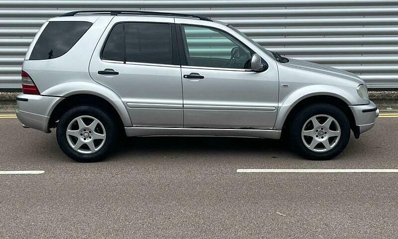 2001 Mercedes-Benz M...