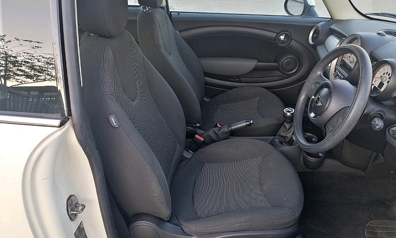 2010 Mini Cooper 1.6...