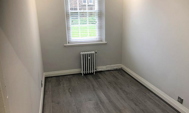 2 Bedroom Flat In Br...