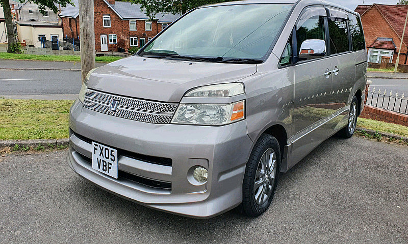 2005 Toyota Voxy 8 S...