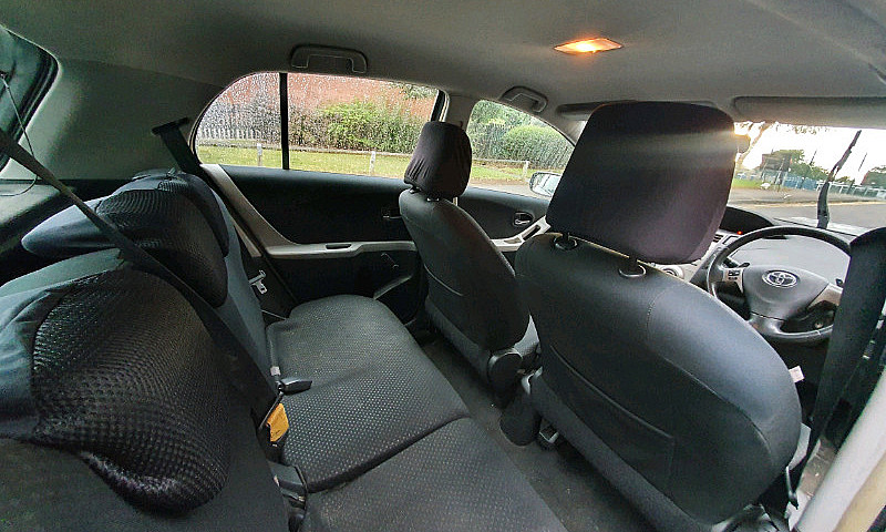 2009 Toyota Yaris 1....
