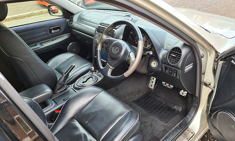 Lexus Is300...