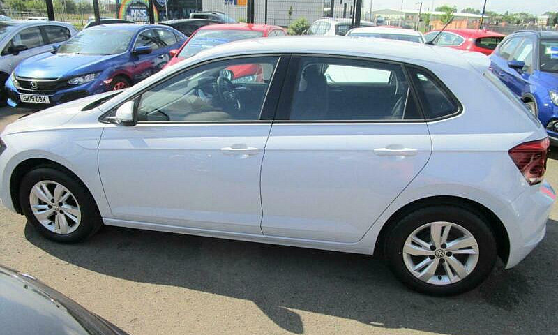 2018 Volkswagen Polo...