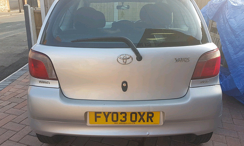 2003 Toyota Yaris/Vi...