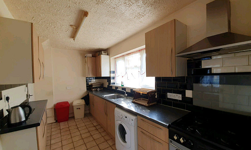 5 Bedroom House For ...