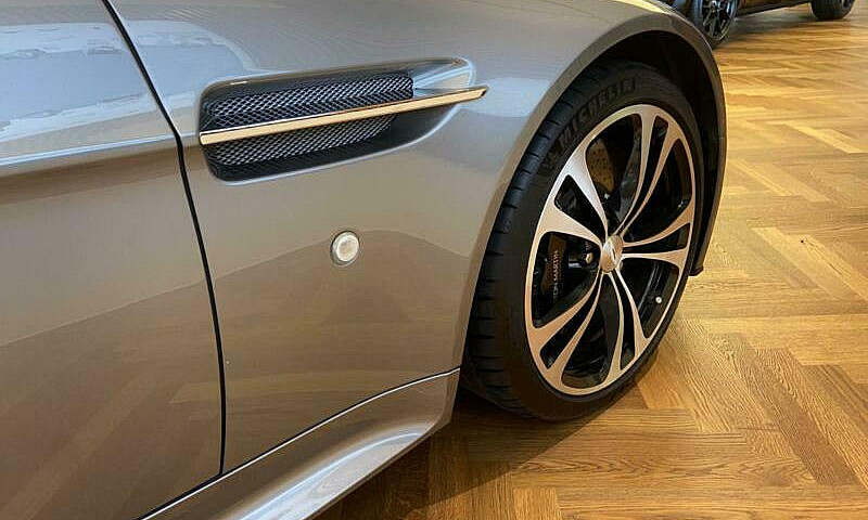 2010 Aston Martin V1...