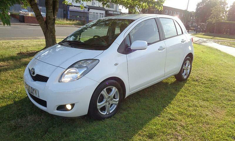 2011 Toyota Yaris 1....