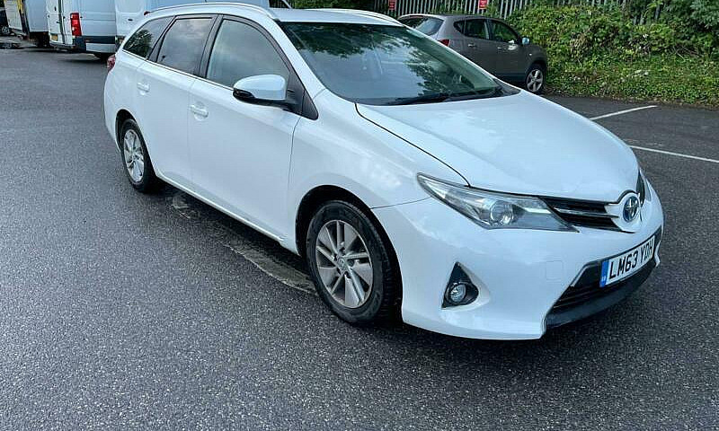 2013 Toyota Auris 1....