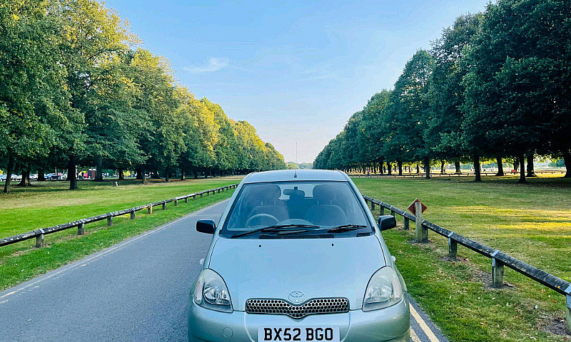 Toyota Yaris 2003 1....