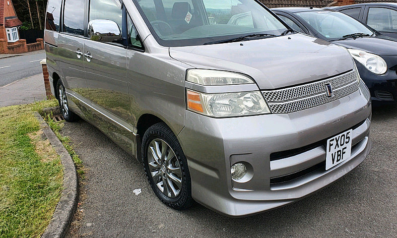 2005 Toyota Voxy 8 S...