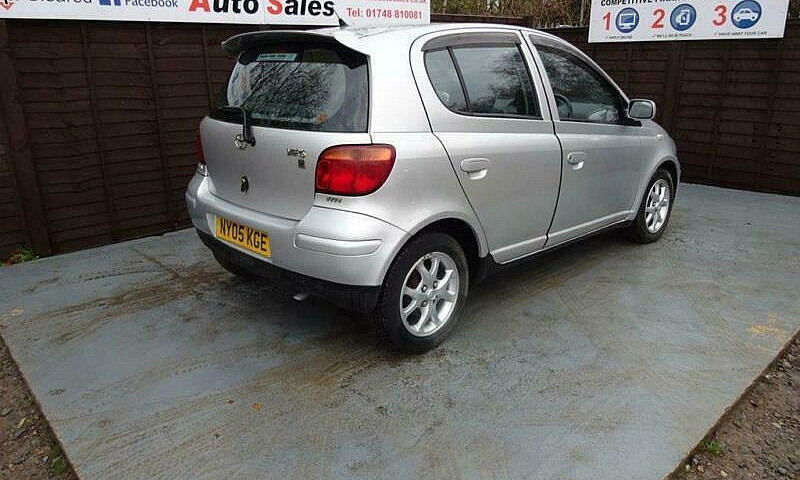 2005 Toyota Yaris 1....