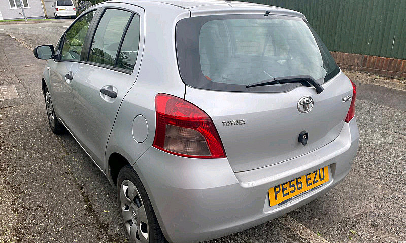 Toyota Yaris T2...