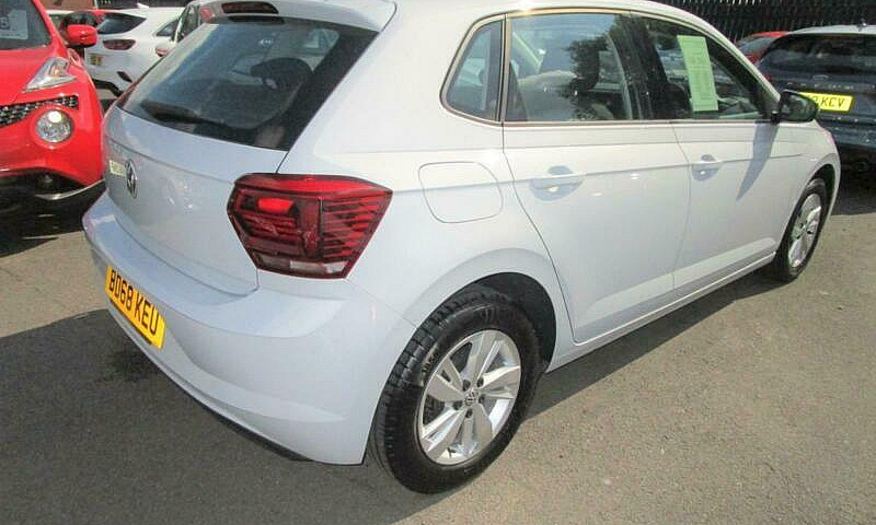 2018 Volkswagen Polo...