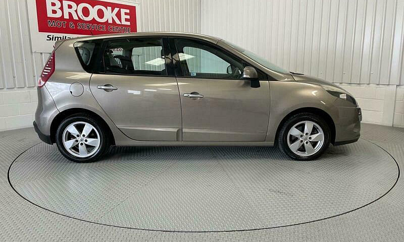 2009 Renault Scenic ...
