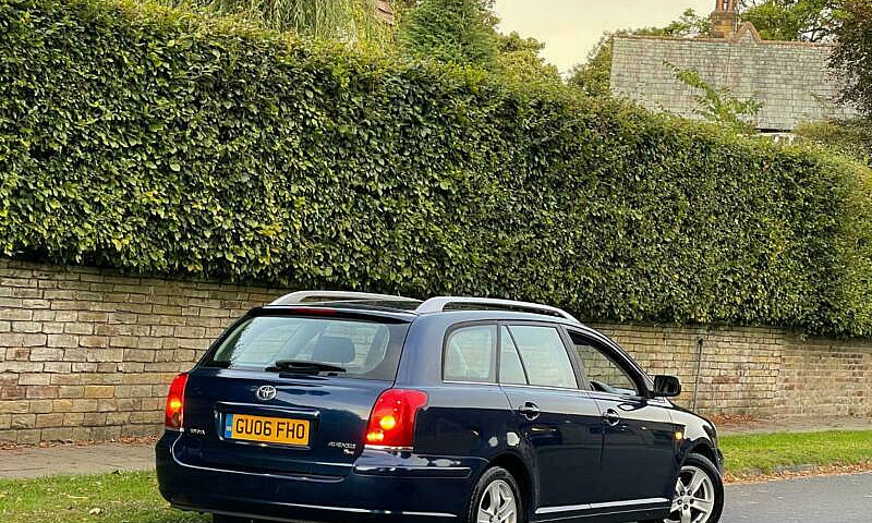 06 Toyota Avensis 1....