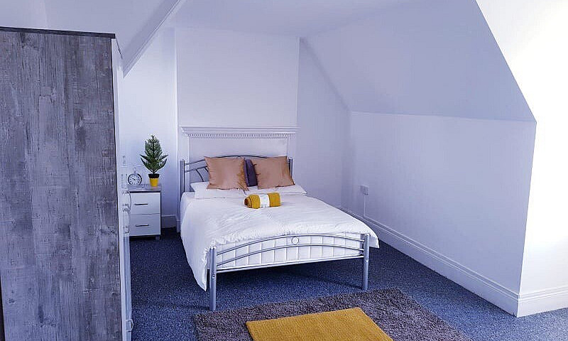 Large Double Room In...