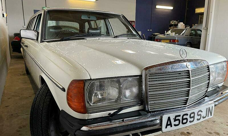1984 Mercedes W123 2...